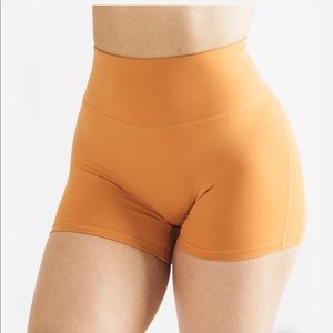 Alphalete - Pulse Surge Shorts - Sun Kissed